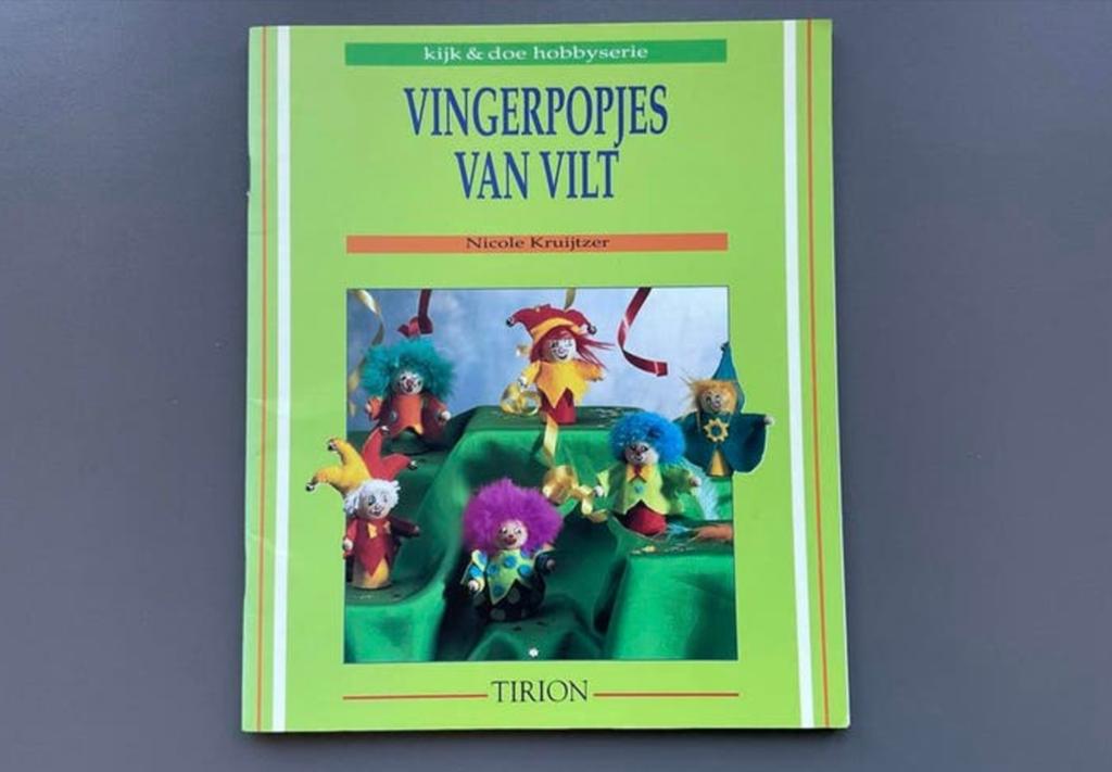 Boekje: Vingerpopjes van Vilt - Nicole Kruijtzer, Ophalen of Verzenden, Zo goed als nieuw, Overige onderwerpen