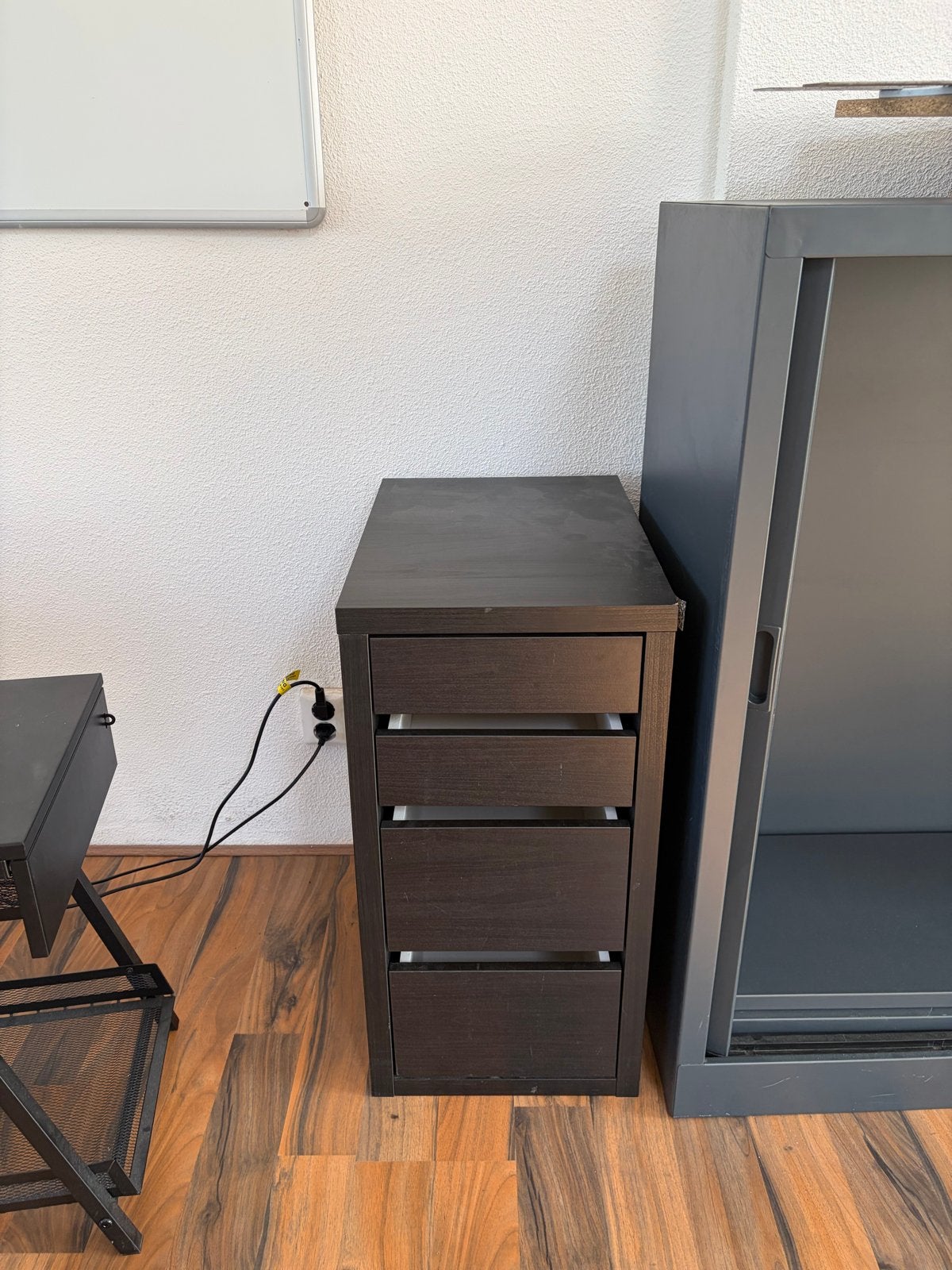 Donkerbruine ladekast met 4 laden - Compact en functioneel, Ophalen, Minder dan 50 cm, Gebruikt, 3 of 4 laden
