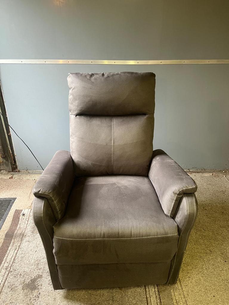 Nieuwe elektrische relaxfauteuil JYSK (Abildskov, Ophalen, Zo goed als nieuw, 75 tot 100 cm, Stof
