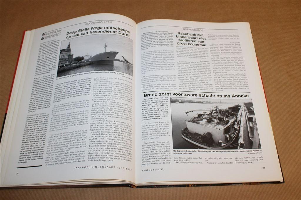 Jaarboek Binnenvaart 1997 — Groot Overzicht met Veel Foto\'s, -, -, Ophalen of Verzenden, Zo goed als nieuw