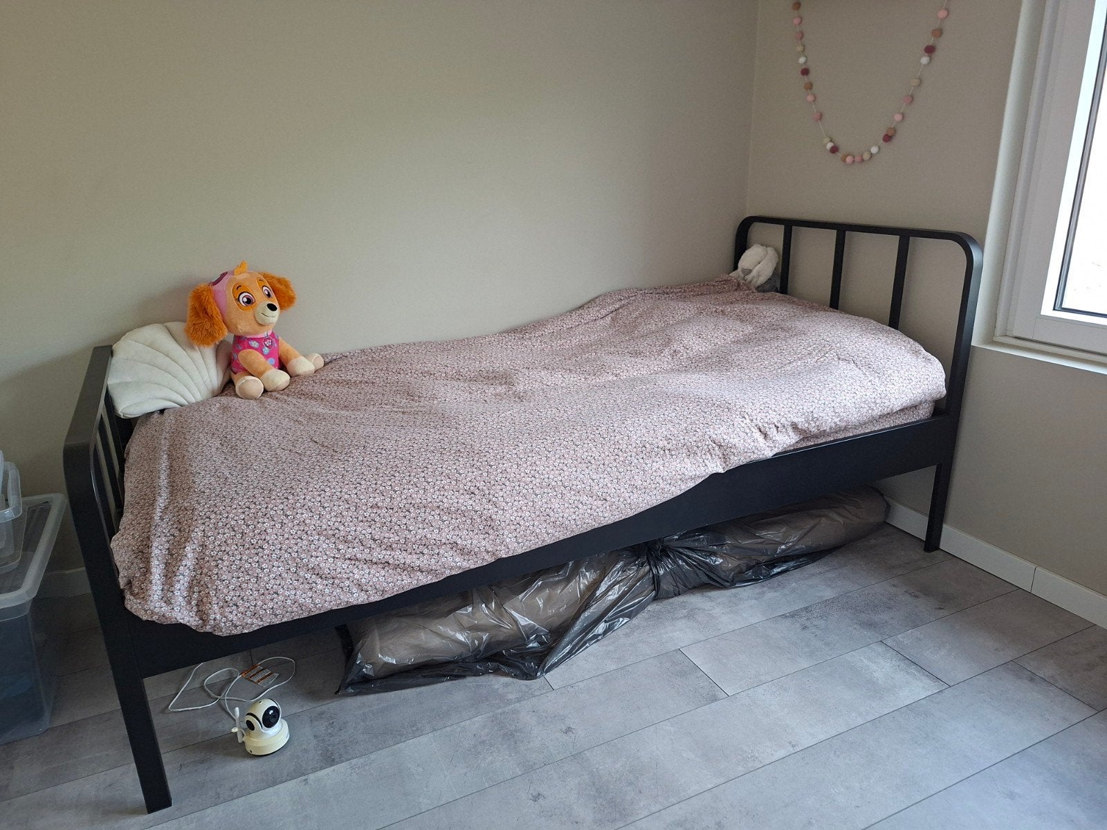 WOOOD bed Mees, Ophalen, 90 cm, Eenpersoons, Zwart