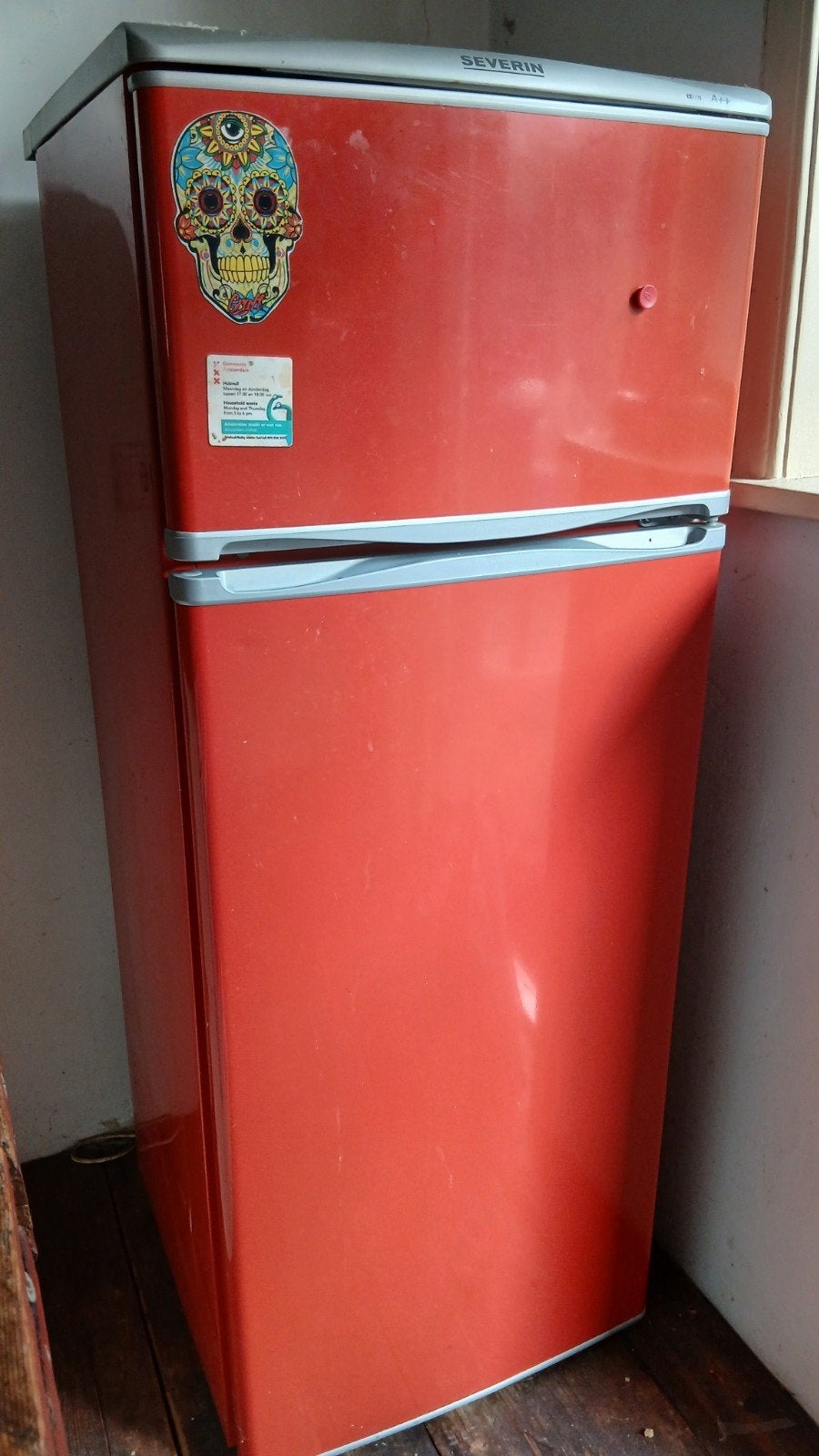 Severin Koelkast met vriesvak - Rood, Ophalen, Gebruikt, 120 tot 140 cm, 100 tot 150 liter