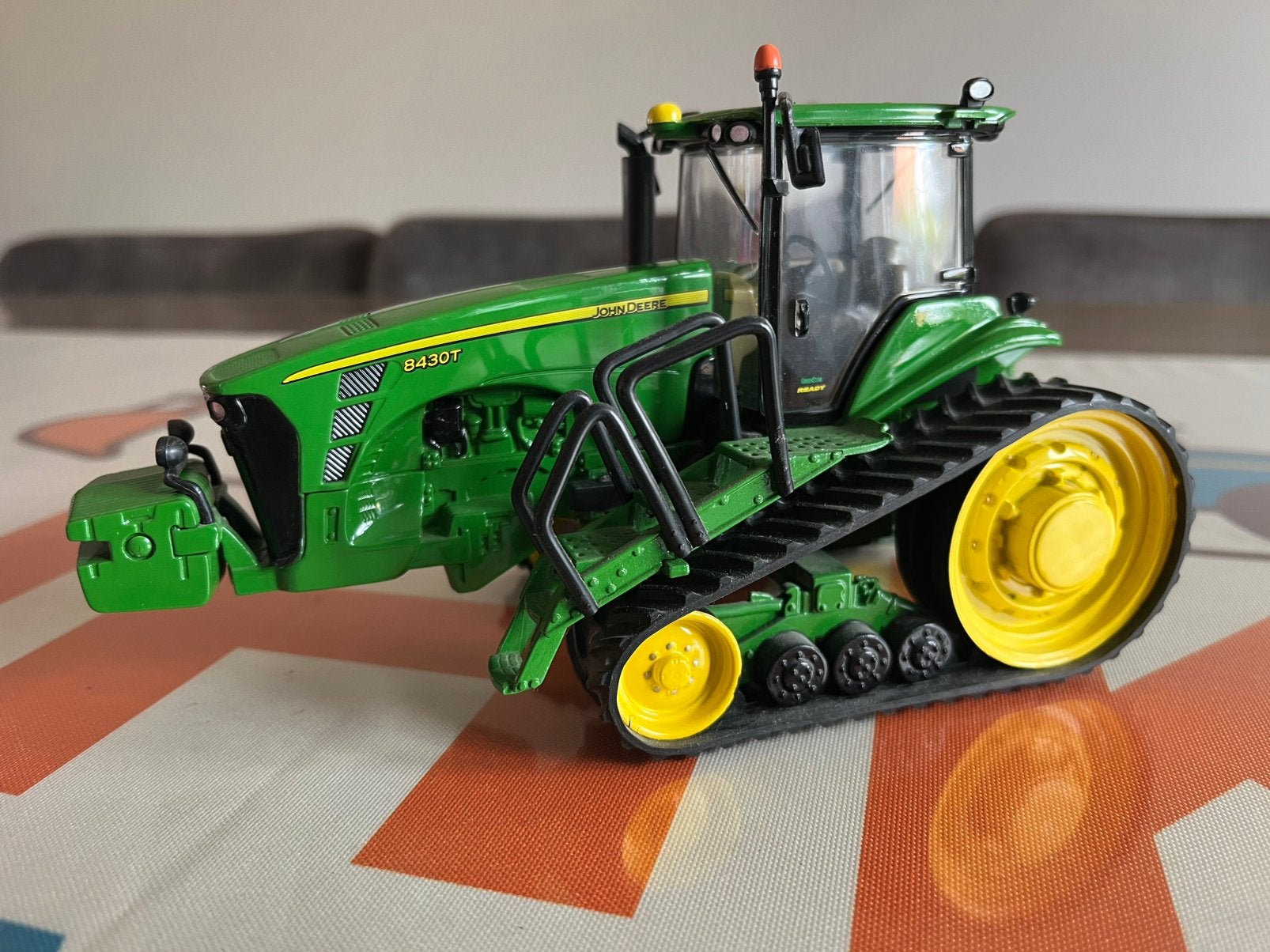 John Deere 8430 T rupstractor Britains Ertl, Ophalen of Verzenden, Zo goed als nieuw, Tractor of Landbouw, ERTL