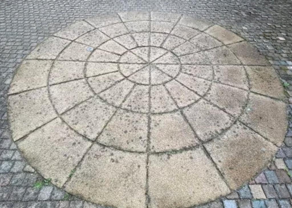 Ophalen 1 of 2 mei Excluton gele cirkel ca.3.20m doorsnede, Tuin en Terras, Tegels en Klinkers, Ophalen, Gebruikt, 10 m² of meer