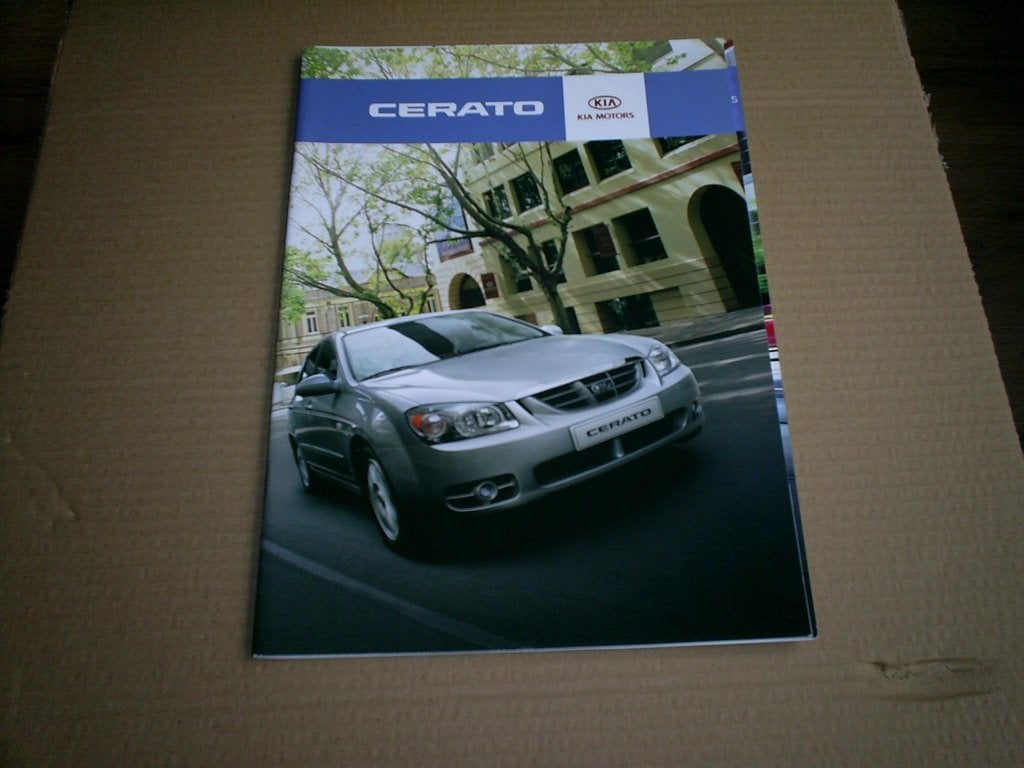 Kia Cerato + Prijslijst + Specificaties en Accessoires 2005, Verzenden, Zo goed als nieuw, Overige merken