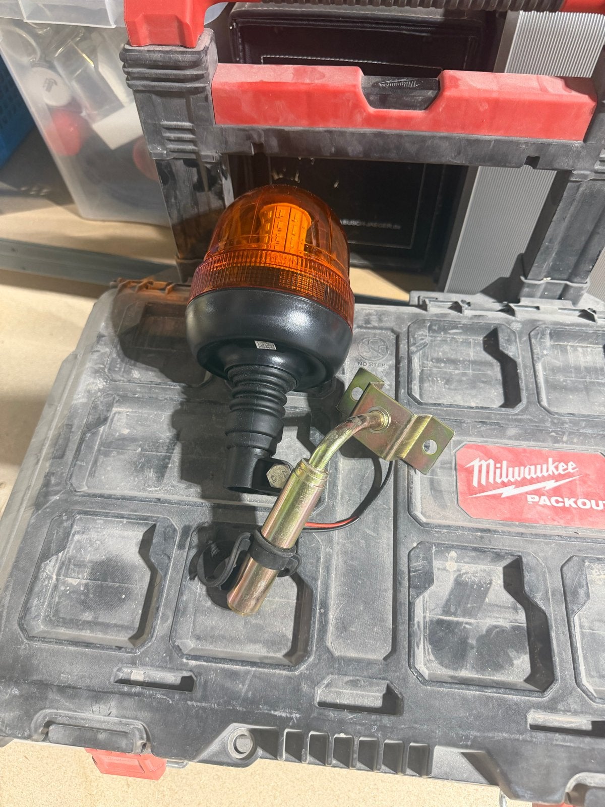 Zwaailamp 12V Oranje Ambergeel met Steun - Nieuw, Auto-onderdelen, Verlichting, Ophalen of Verzenden, Nieuw, Universele onderdelen