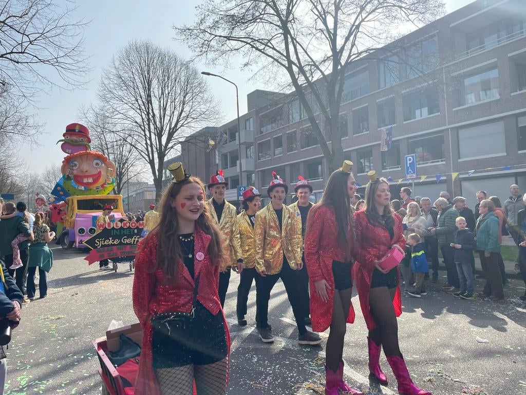 Carnavalskleding: Rode Hoedjes & Meer!, Verzenden