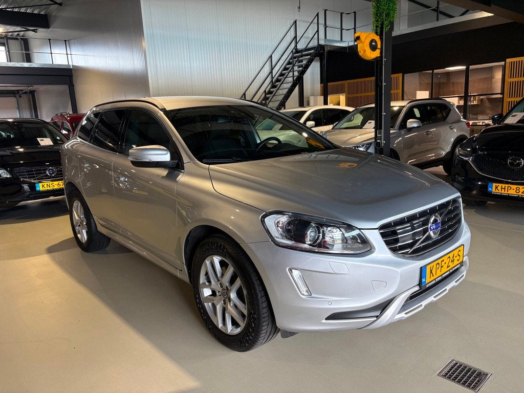 Volvo XC60 2.4 D5 momentum trekhaak adaptive cruise winterpa, Auto's, Volvo, Gebruikt, 190 pk, 2000 kg, Leder en Stof
