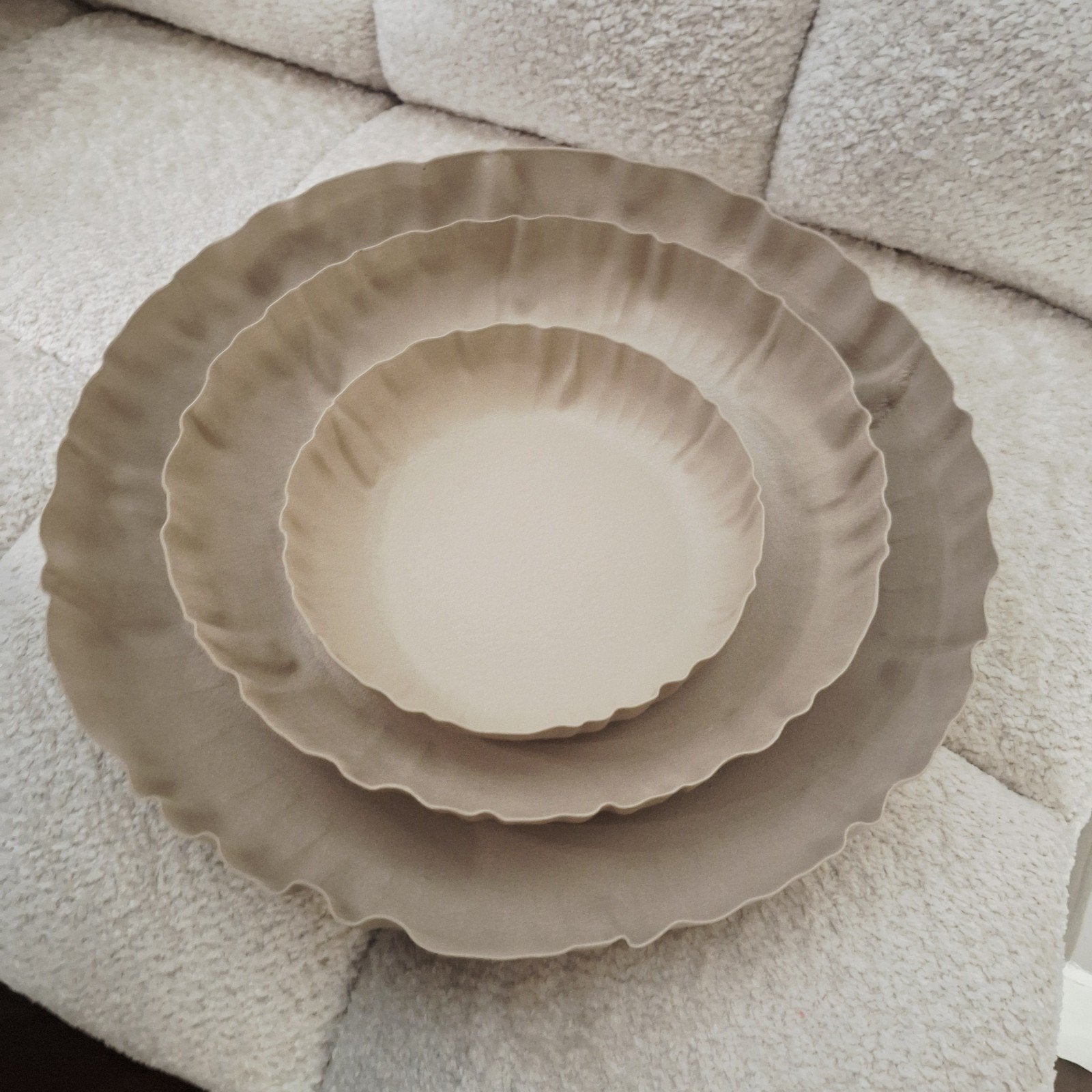mooie beige metalen Organische dienbladen trays schalen, Overige materialen, Rond, Ophalen of Verzenden, X