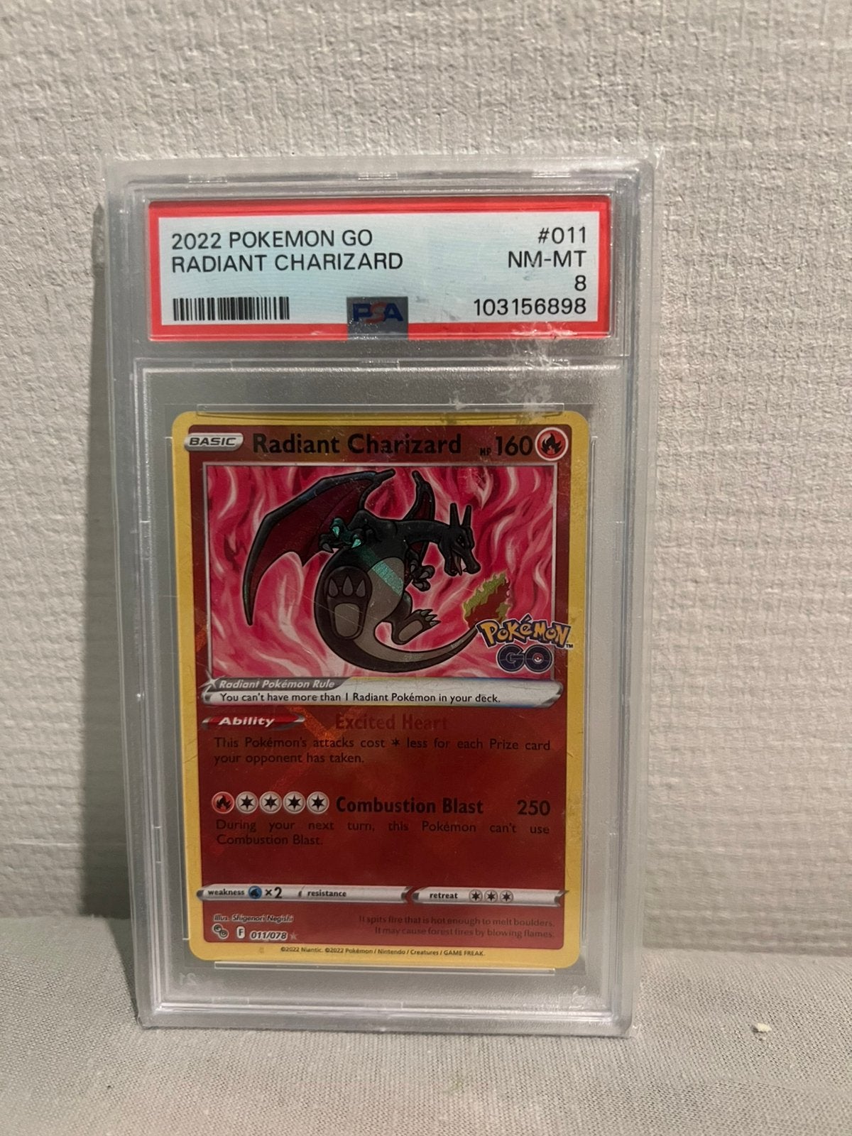 Psa 8 charizard, Hobby en Vrije tijd, Verzamelkaartspellen | Pokémon, Ophalen of Verzenden, Zo goed als nieuw