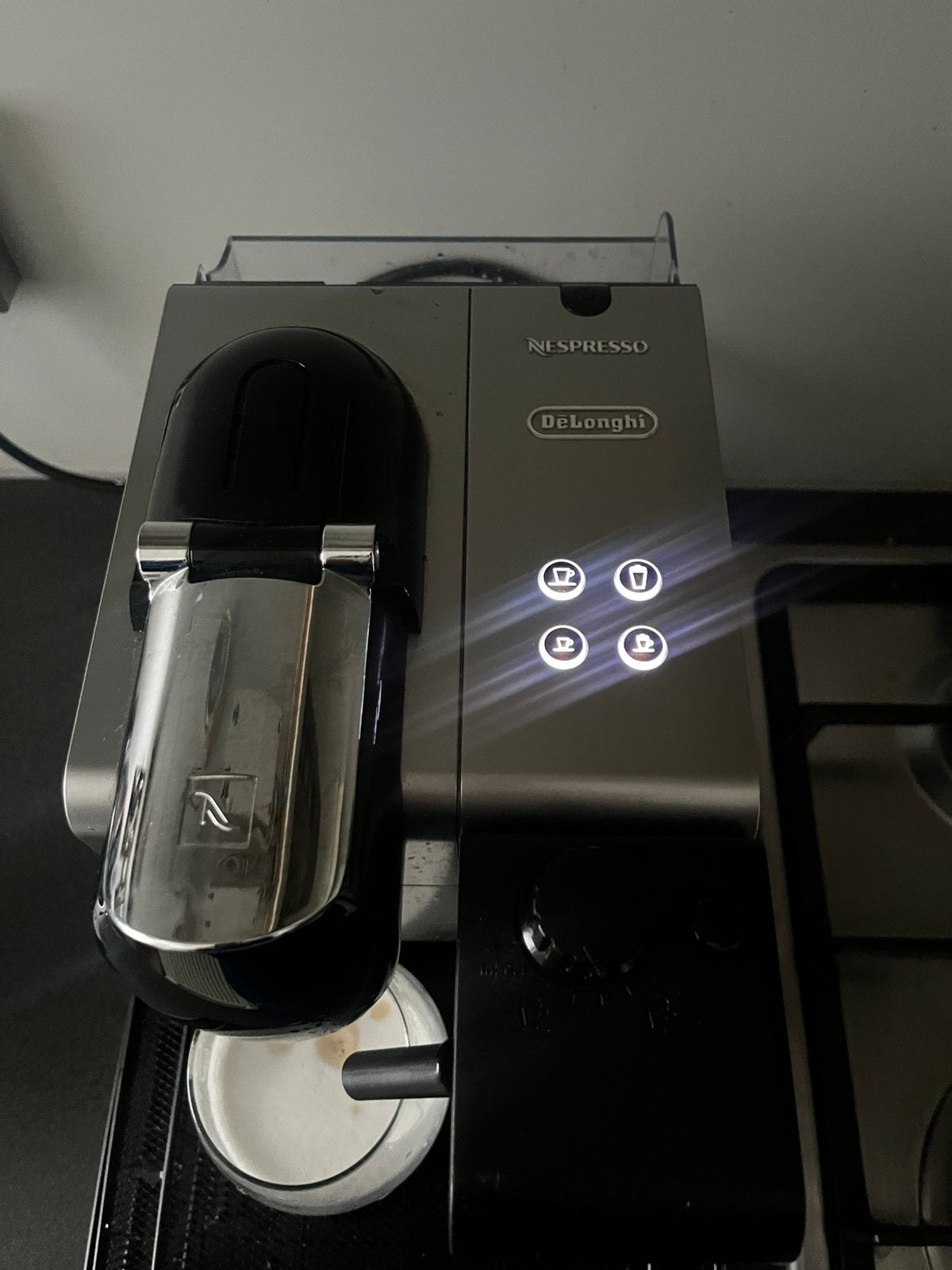 Nespresso Delonghi Lattissima, Witgoed en Apparatuur, Koffiezetapparaten, Ophalen, Gebruikt, Koffiemachine, 1 kopje