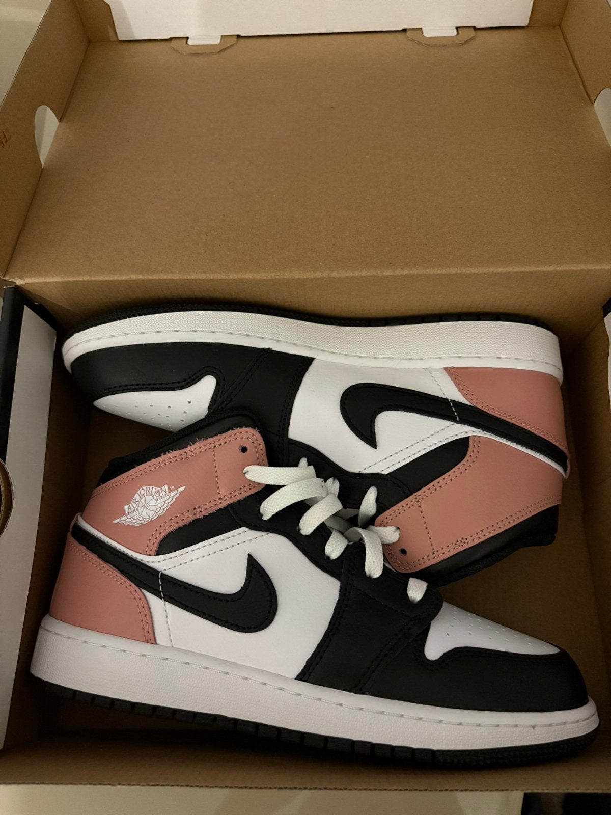 Nike air jordan 1 mid white/black/rust pink maat 38,5, Ophalen, Nieuw, Zwart, Sneakers of Gympen