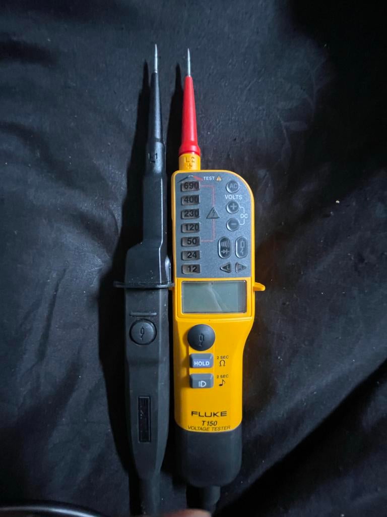 Fluke T150 Spanningstester - Voltage Meter, Ophalen of Verzenden, Gebruikt, Elektriciteit