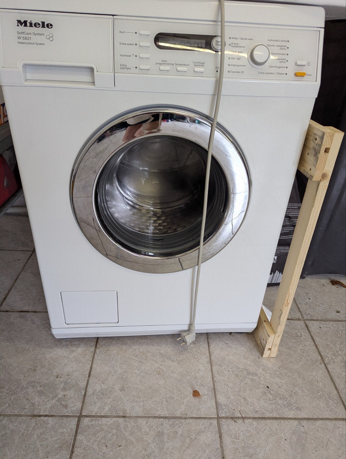 Miele Wasmachine W 562 - Defect voor de handige Harrie, Ophalen of Verzenden, Niet werkend, 1200 tot 1600 toeren, 85 tot 90 cm