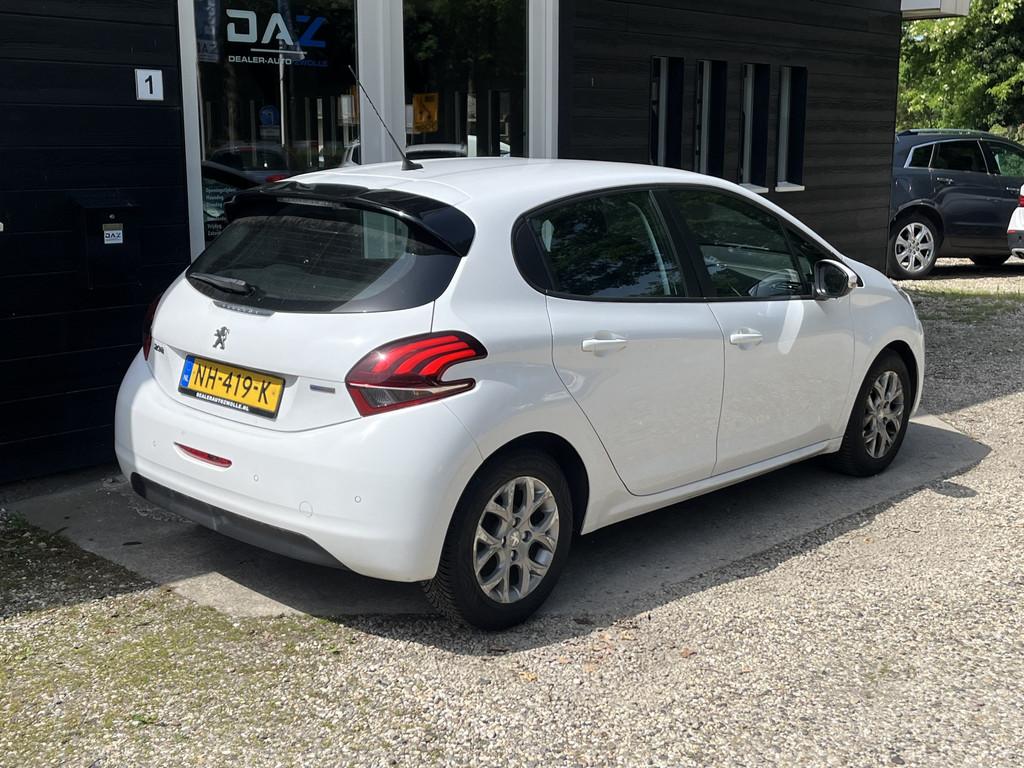 Peugeot 208 1.2 PureTech Blue Lion Airco/Audio/Navi/Lm, Voorwielaandrijving, Gebruikt, 1199 cc, 82 pk