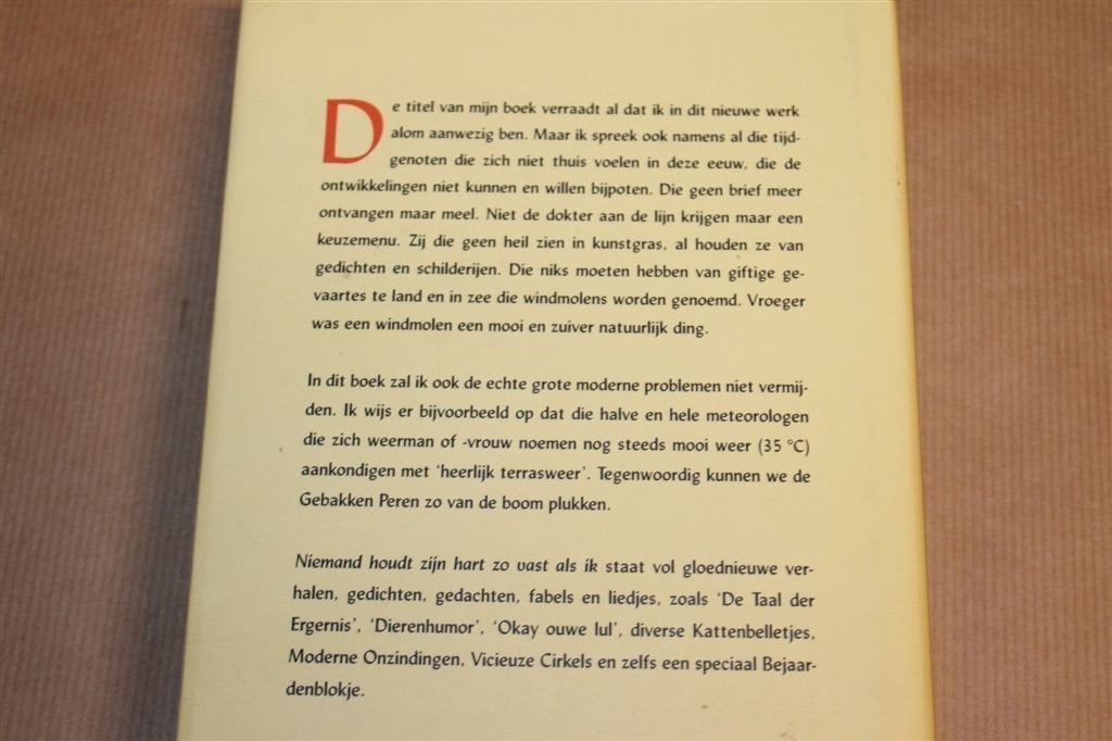 Niemand Houdt Zijn Hart Zo Vast — Hans Dorrestijn Humor, Ophalen of Verzenden, Zo goed als nieuw, Verhalen