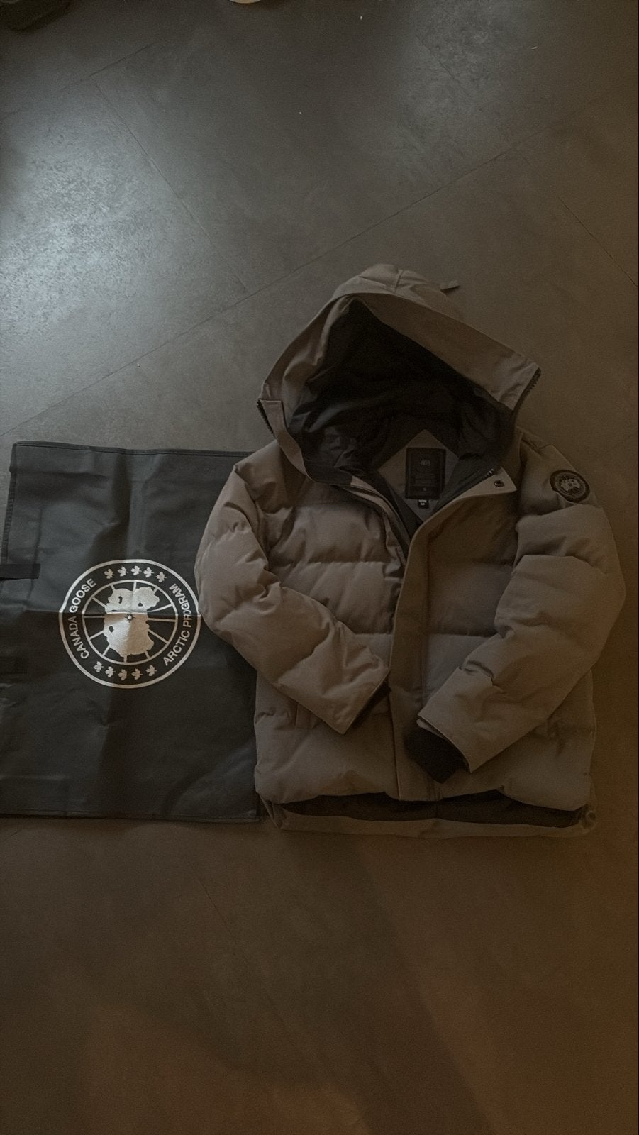 Canada Goose Wyndham Parka - Stijlvolle en Warme Jas, Ophalen of Verzenden, Zo goed als nieuw, Maat 46 (S) of kleiner, Grijs