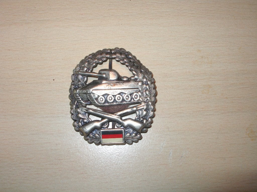 Baretembleem Panzergrenadiertruppe Bundeswehr, Ophalen of Verzenden, Landmacht, Duitsland, Embleem of Badge