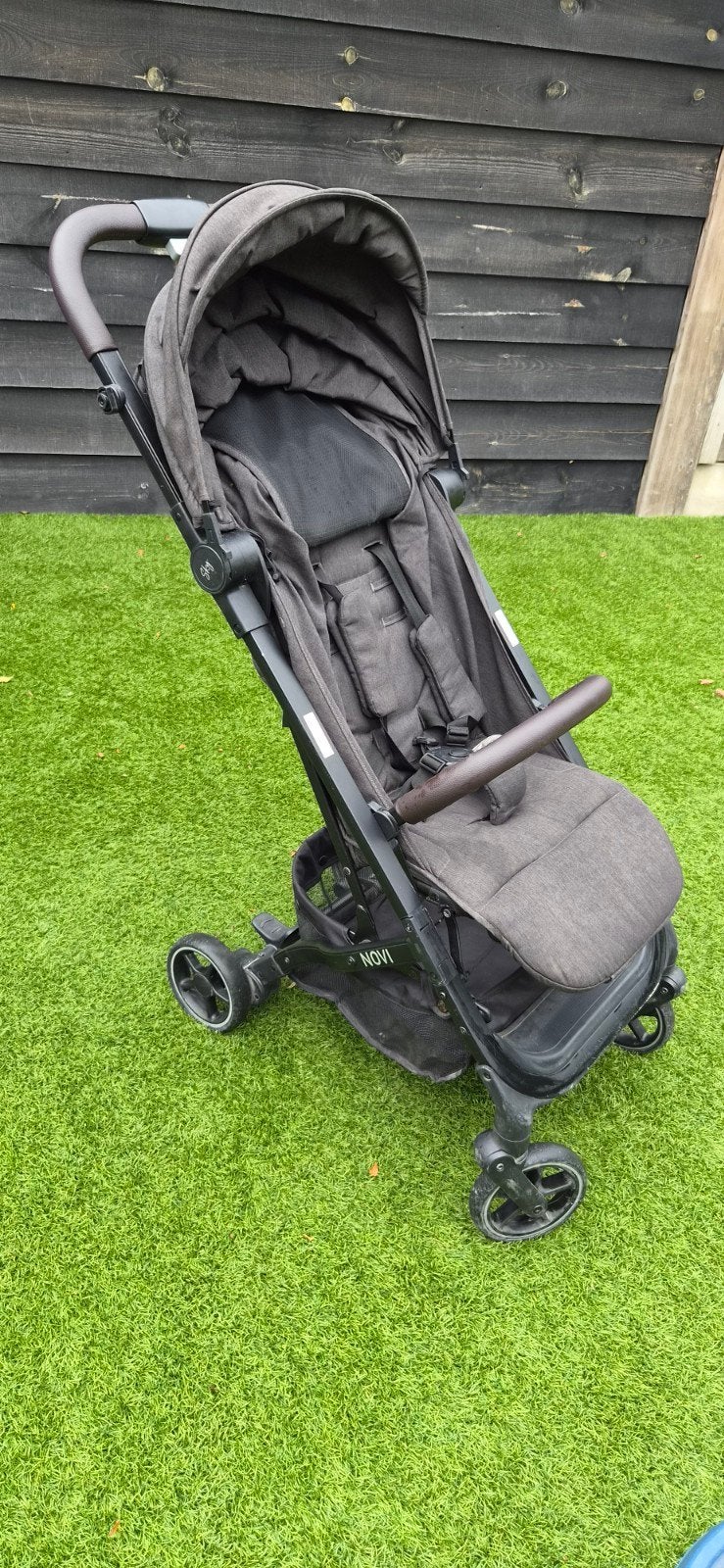Novi Sky buggy - Compact en comfortabel, Ophalen, Zo goed als nieuw, Verstelbare rugleuning