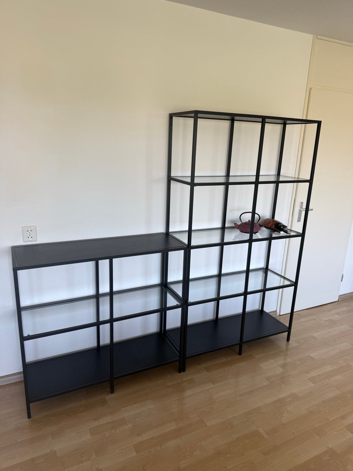 Stijlvolle zwarte metalen en glazen kast IKEA, Ophalen, Met plank(en), 200 cm of meer, 150 tot 200 cm