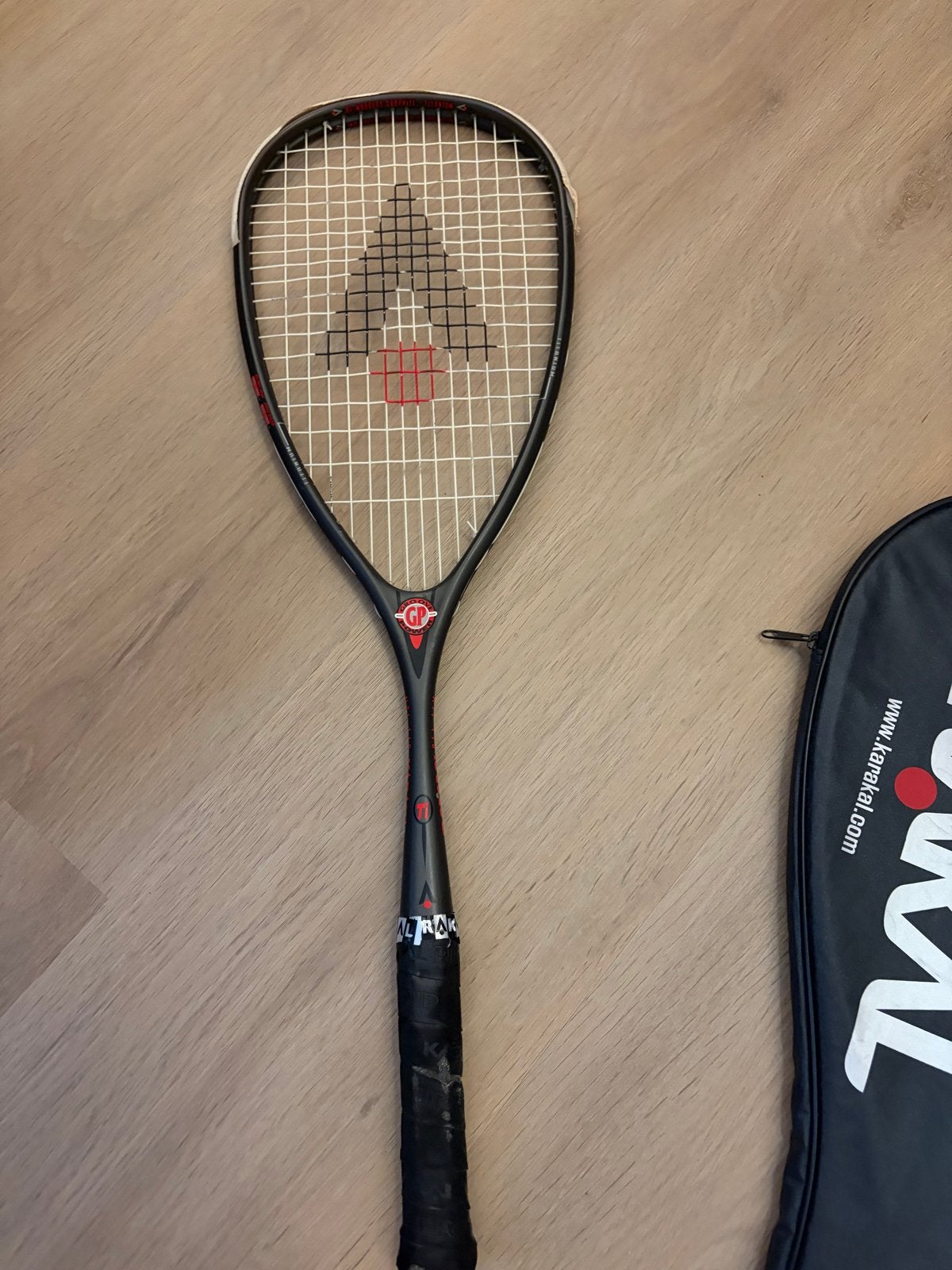 Karakal MT-140 Squash Racket met hoes, Sport en Fitness, Ophalen of Verzenden, Gebruikt, Racket, Overige merken