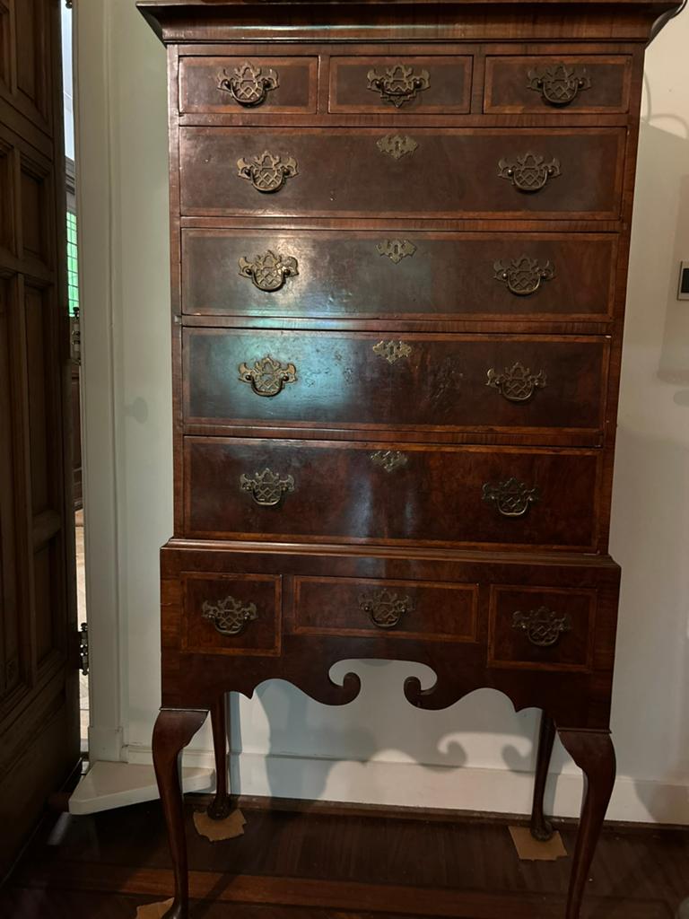 Queen Anne highboy / Antieke walnoot ladenkast, Antiek en Kunst, Ophalen