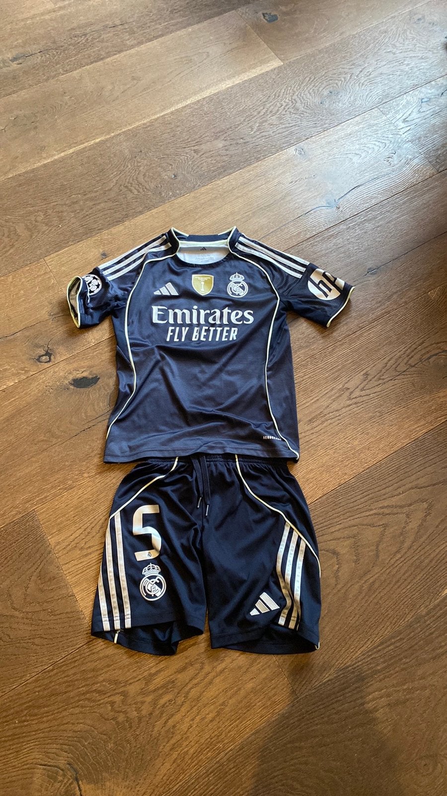 Real madrid 25/26 uit pakje officieel, Sport en Fitness, Voetbal, Maat XS of kleiner, Ophalen, Zo goed als nieuw, Shirt
