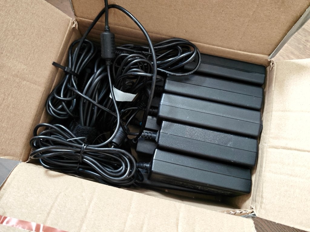 PARTIJ 19V adapters / voedingen (t.b.v. laptops, nuc's), Ophalen of Verzenden, Gebruikt