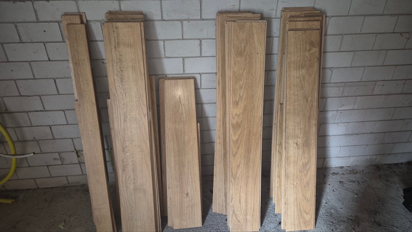 Gratis af te halen: Kliklaminaat 130x20 cm (deels bewerkt), Ophalen, 50 tot 150 cm, 10 m² of meer, 10 tot 30 cm