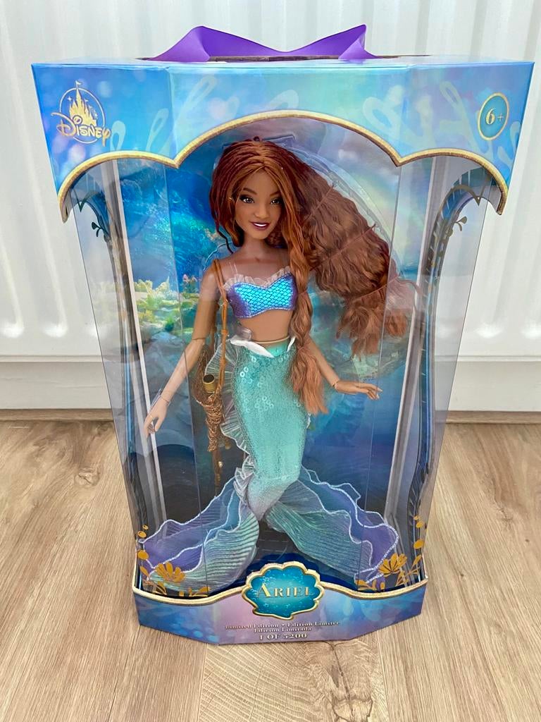 Disney Store Limited edition Ariel live action doll, Verzamelen, Poppen, Ophalen of Verzenden, Zo goed als nieuw, Pop