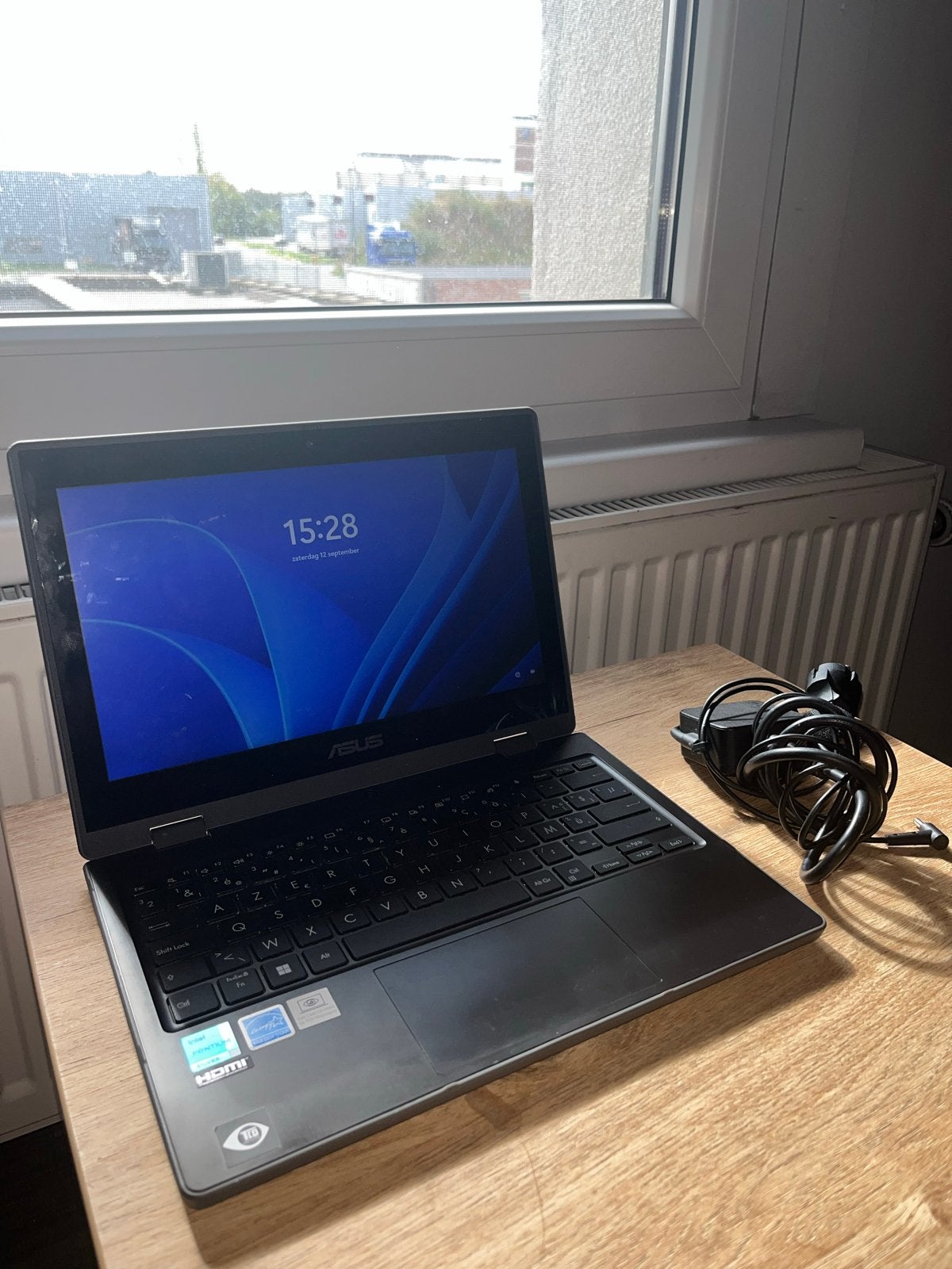 Foto 5 van ASUS 11.6 inch laptop - Compact en veelzijdig