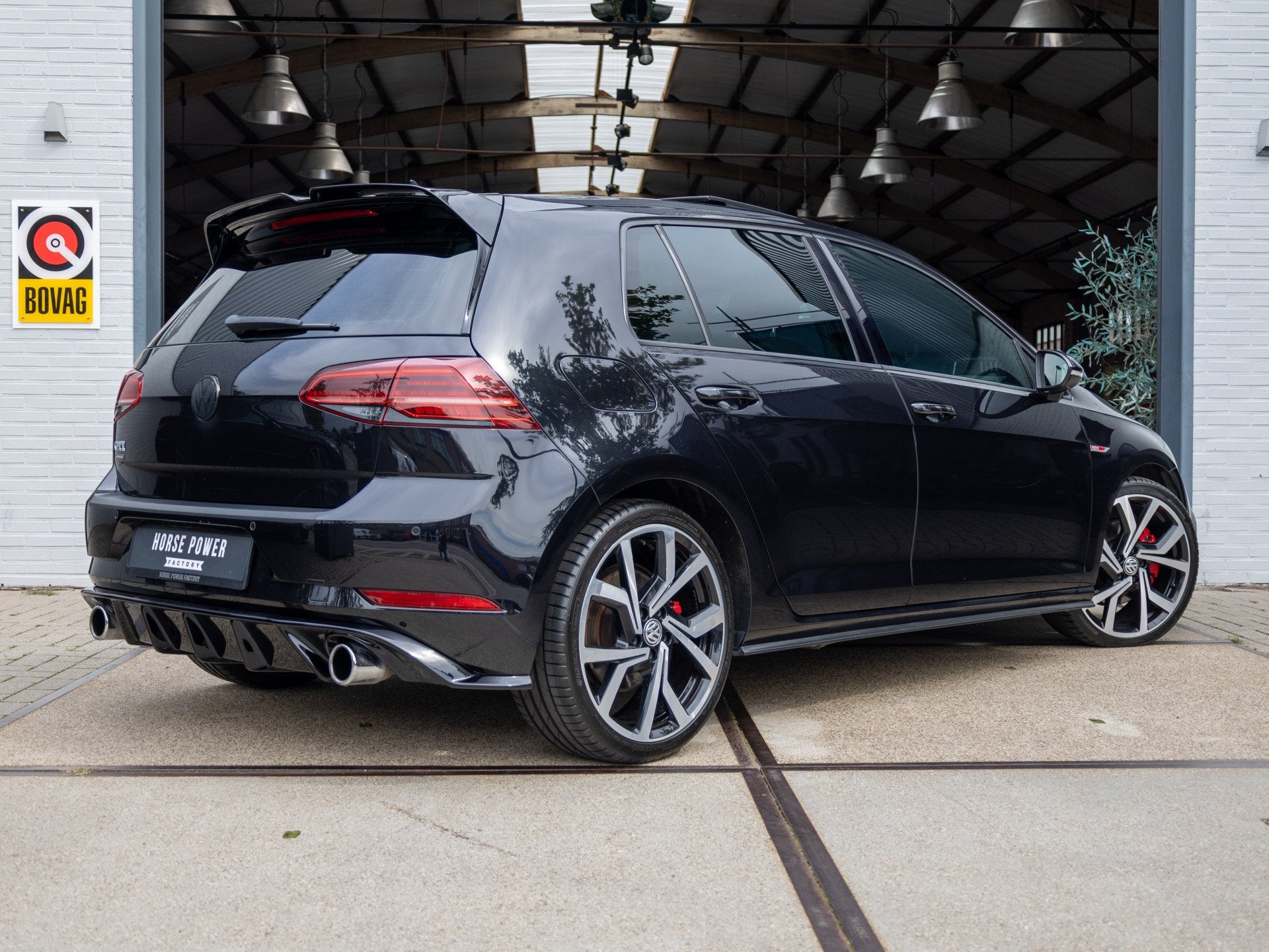Volkswagen Golf 2.0 TSI GTI Performance *Pano | ACC | Camera, Auto's, Stof, Gebruikt, 4 cilinders, Zwart