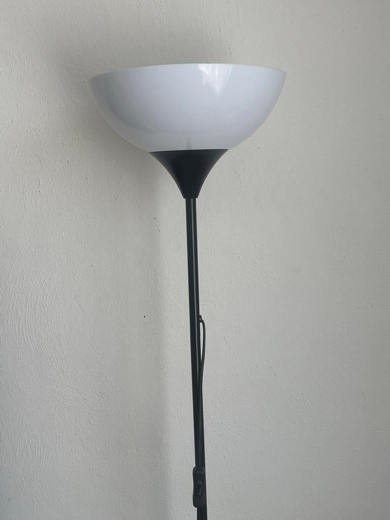 Zwarte vloerlamp met witte kap, Huis en Inrichting, Ophalen, Gebruikt, Metaal, 150 tot 200 cm
