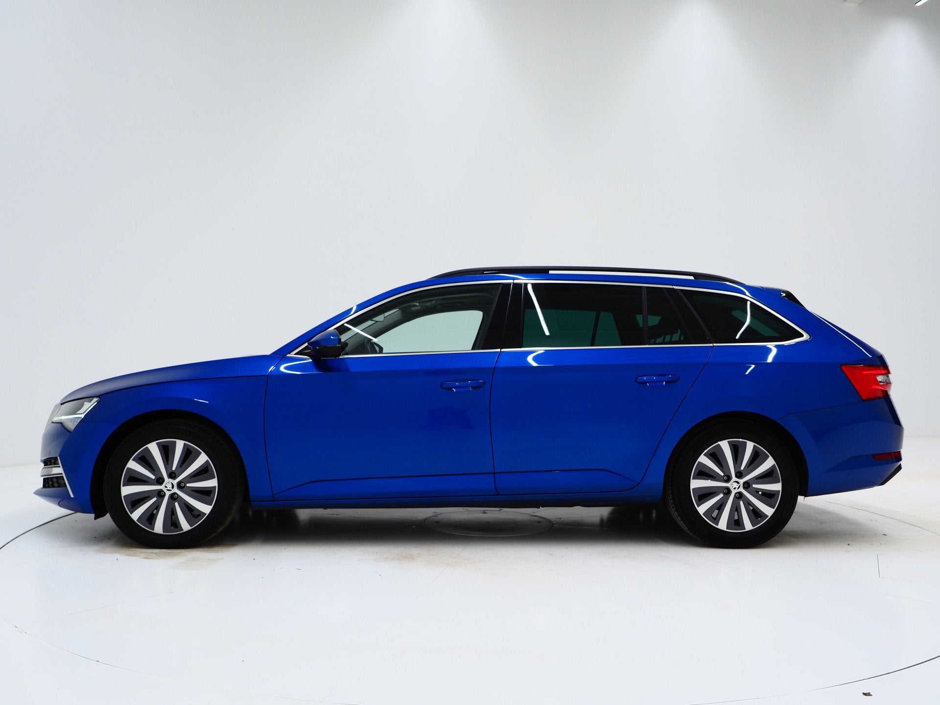Skoda Superb Combi 1.4 TSI iV 218PK | Panoramadak | Virtual, Dealer onderhouden, Stof, Gebruikt, 4 cilinders