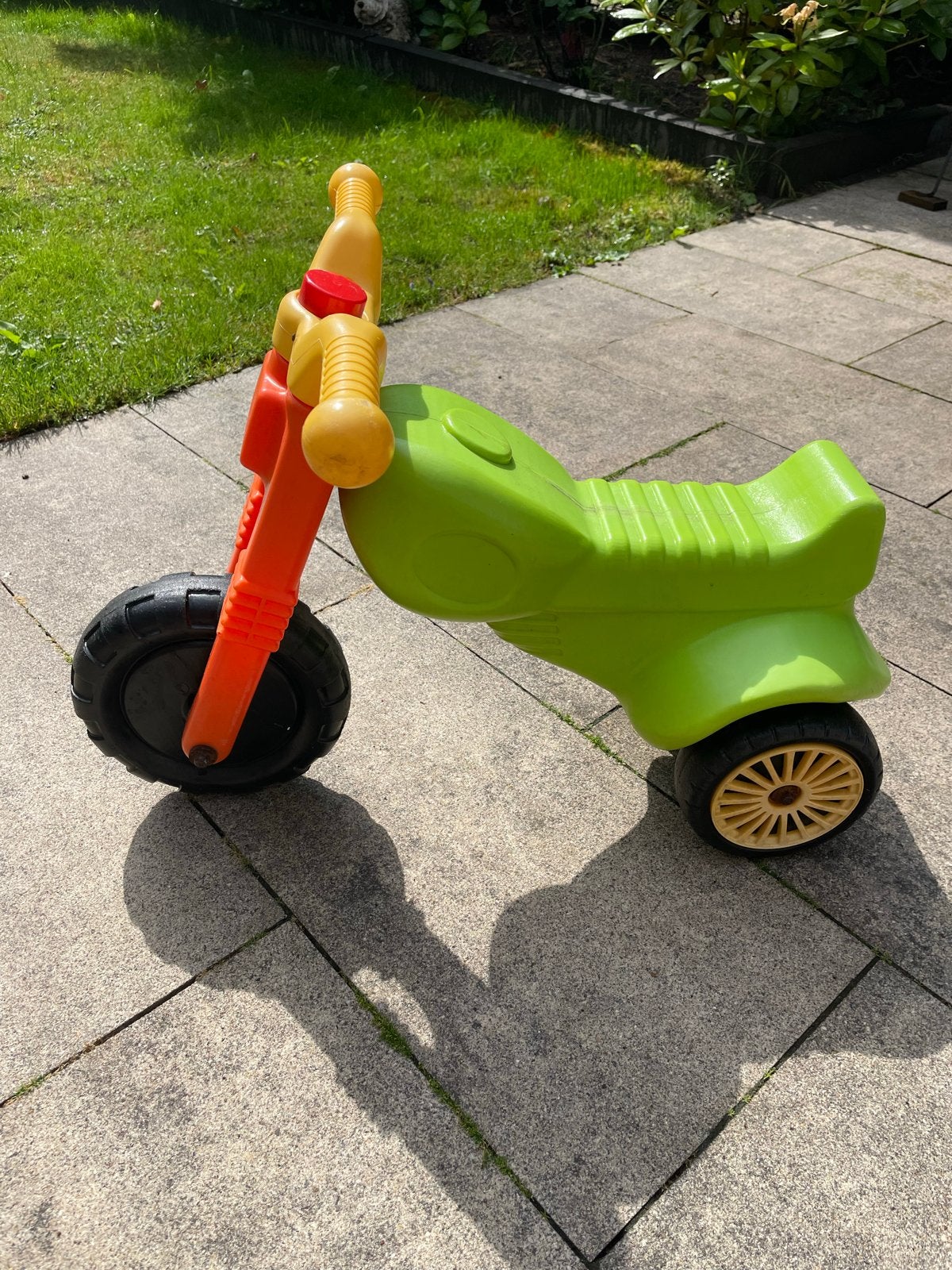 Stevige loopmotor groen/oranje - Ideaal voor de kleintjes!, Kinderen en Baby's, Speelgoed | Buiten | Voertuigen en Loopfietsen