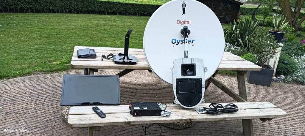 Oyster schotelantenne set met Philips TV en ontvanger, Ophalen of Verzenden, Gebruikt, (Schotel)antenne, Overige merken