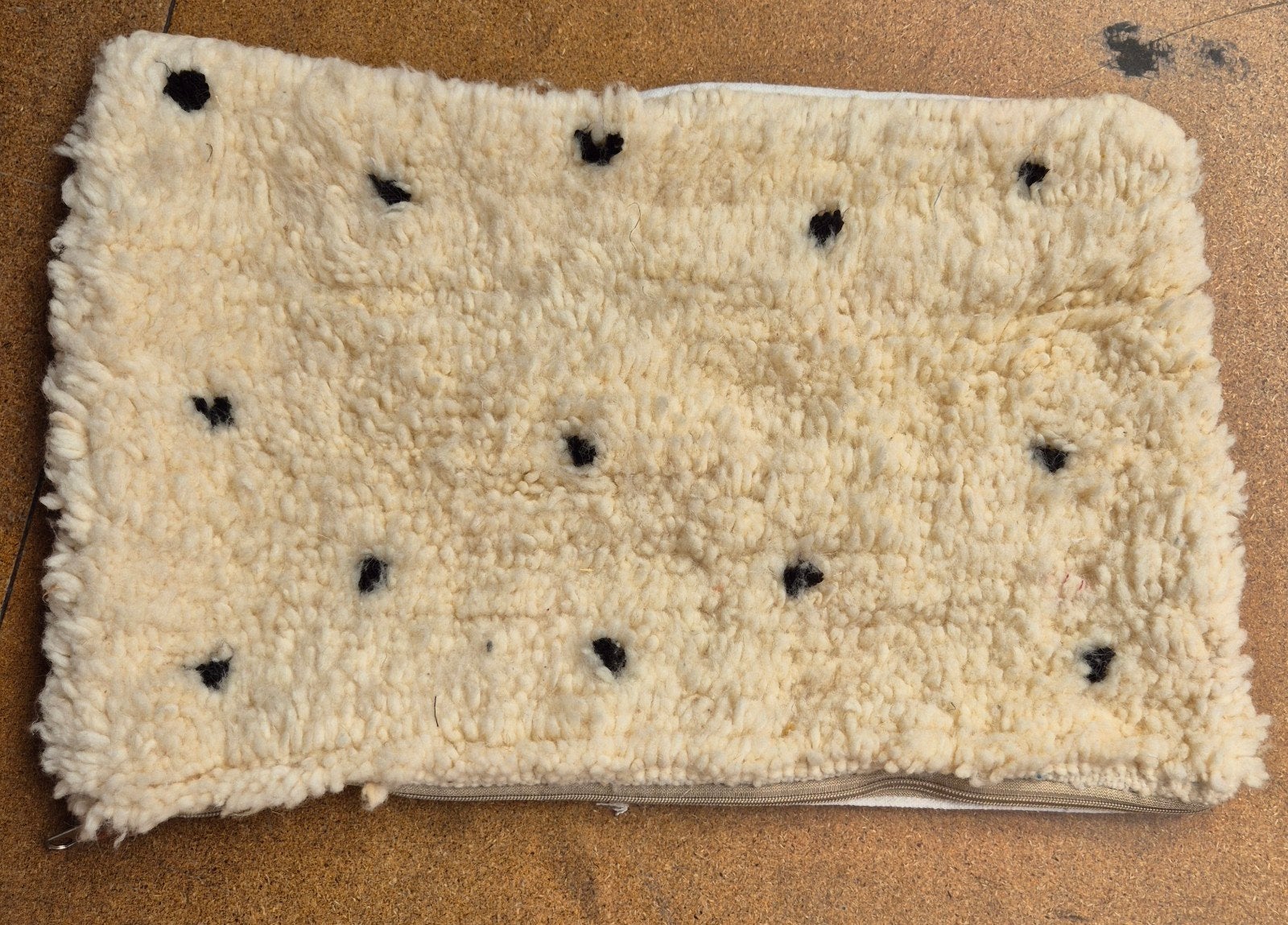 Nieuw Marrokaans berber wollen handgemaakt kussenhoesje, Huis en Inrichting, Woonaccessoires | Kussens, Ophalen of Verzenden, Nieuw