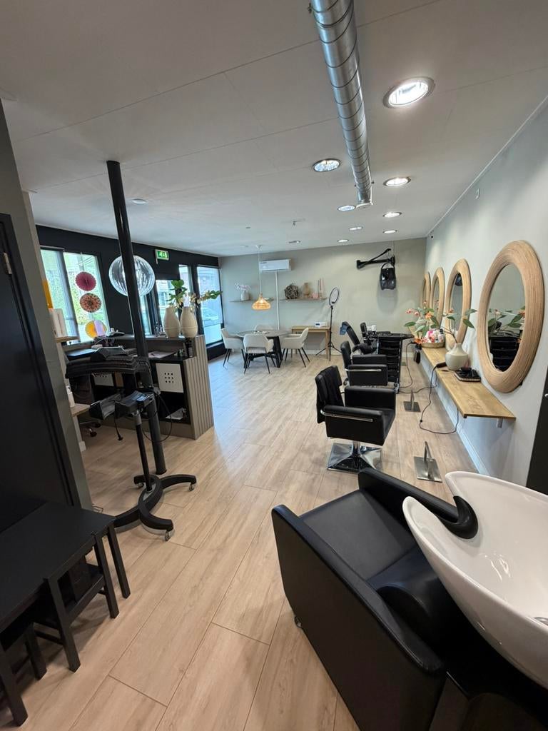 Winkelruimte of kapperszaak te huur, 70 m², Huur, Winkelruimte