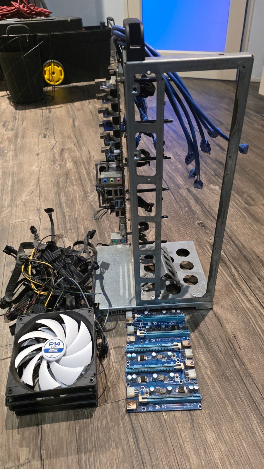 Mining Rig Frame met Moederbord en Risers, Info@asrock.nl, Gebruikt, Noord-Europaweg 1, 7942 KC Meppel, Nederland, Ophalen of Verzenden