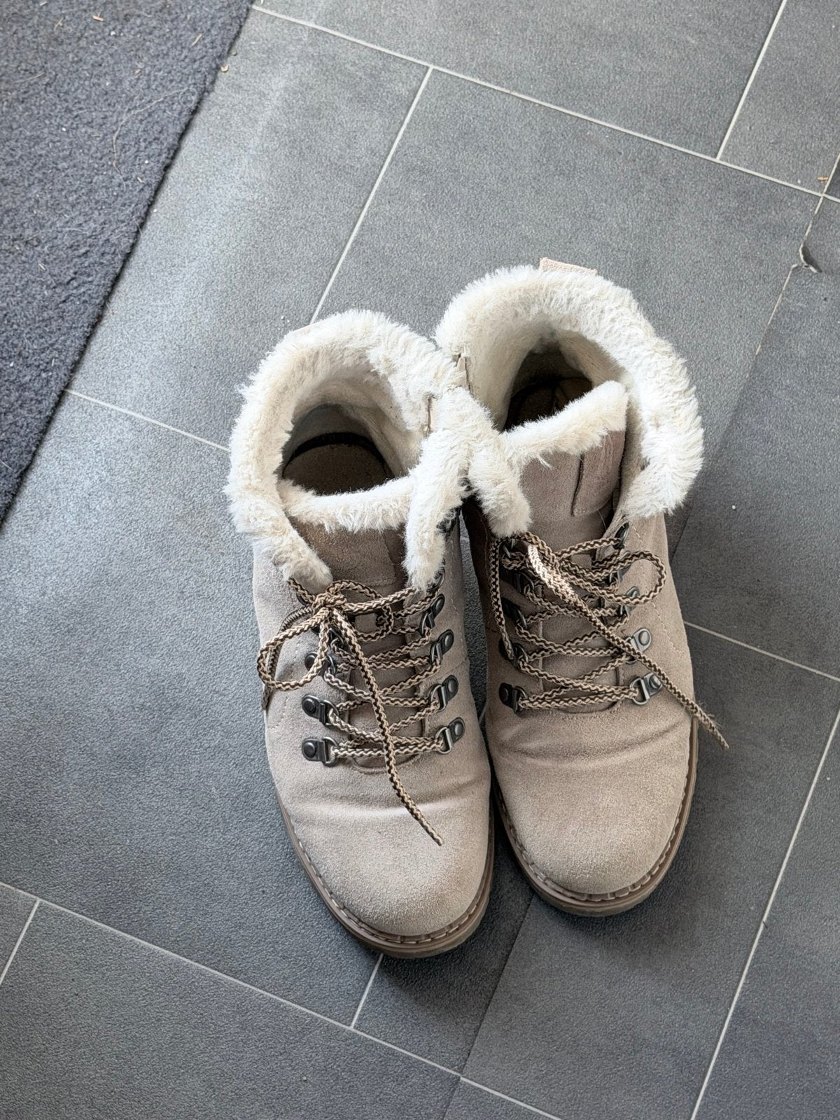 Hush Puppies gevoerde enkellaarsjes - Maat 40, Kleding | Dames, Schoenen, Ophalen of Verzenden, Gedragen, Beige, Lage of Enkellaarzen