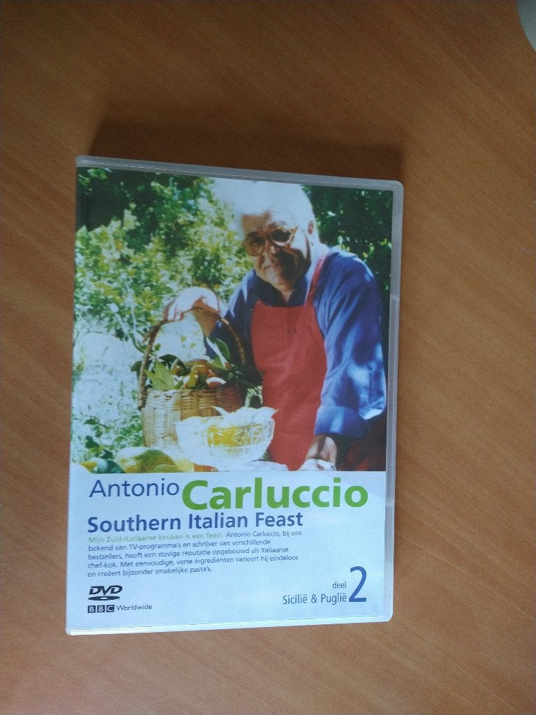 DVD Antonio Carluccio Southern Italian Feast 2, Vanaf 12 jaar, Ophalen of Verzenden, Zo goed als nieuw, Oorlog of Misdaad