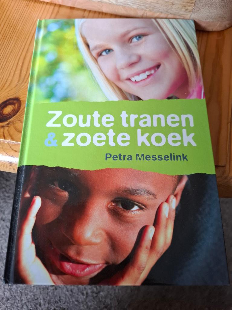 Zoute tranen & zoete koek - petra messelink, Ophalen of Verzenden, Zo goed als nieuw, Sprookjes
