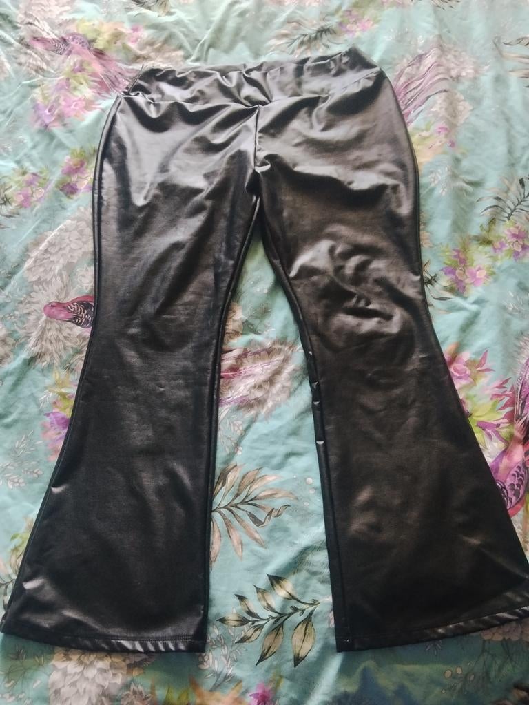 Zwarte leren flair legging, Kleding | Dames, Grote Maten, Zwart, Ophalen of Verzenden, Broek of Spijkerbroek, Onbekend