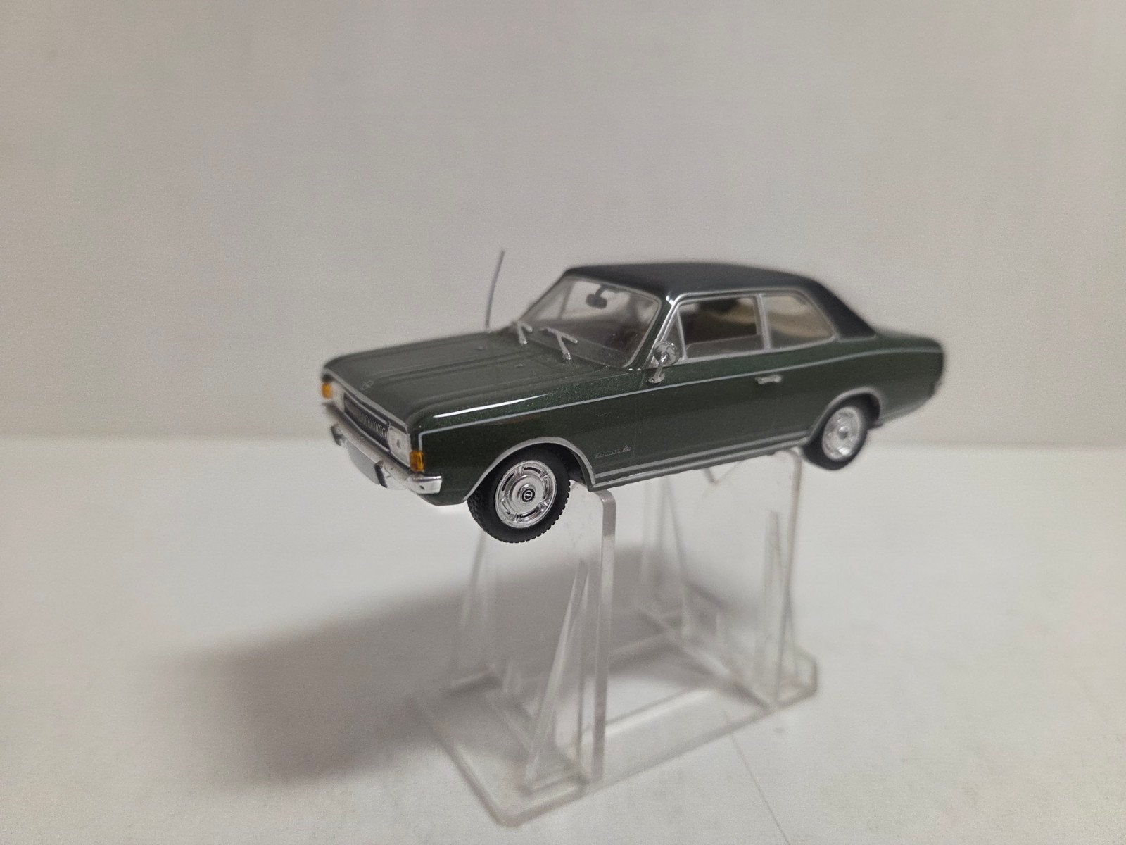 Minichamps Opel Commodore, Auto, ., Ophalen of Verzenden, Zo goed als nieuw