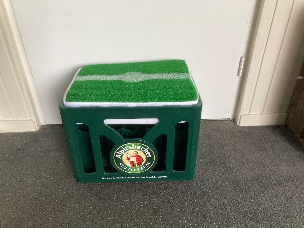 Bierkrat met kussen voetbal, Ophalen, 50 tot 100 cm, Minder dan 50 cm, Minder dan 50 cm