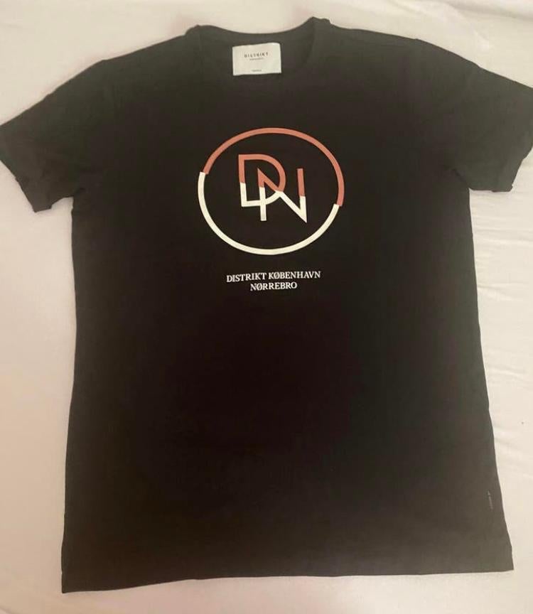 T-shirt Distrikt. S, Ophalen of Verzenden, Zo goed als nieuw, Maat 46 (S) of kleiner, Zwart