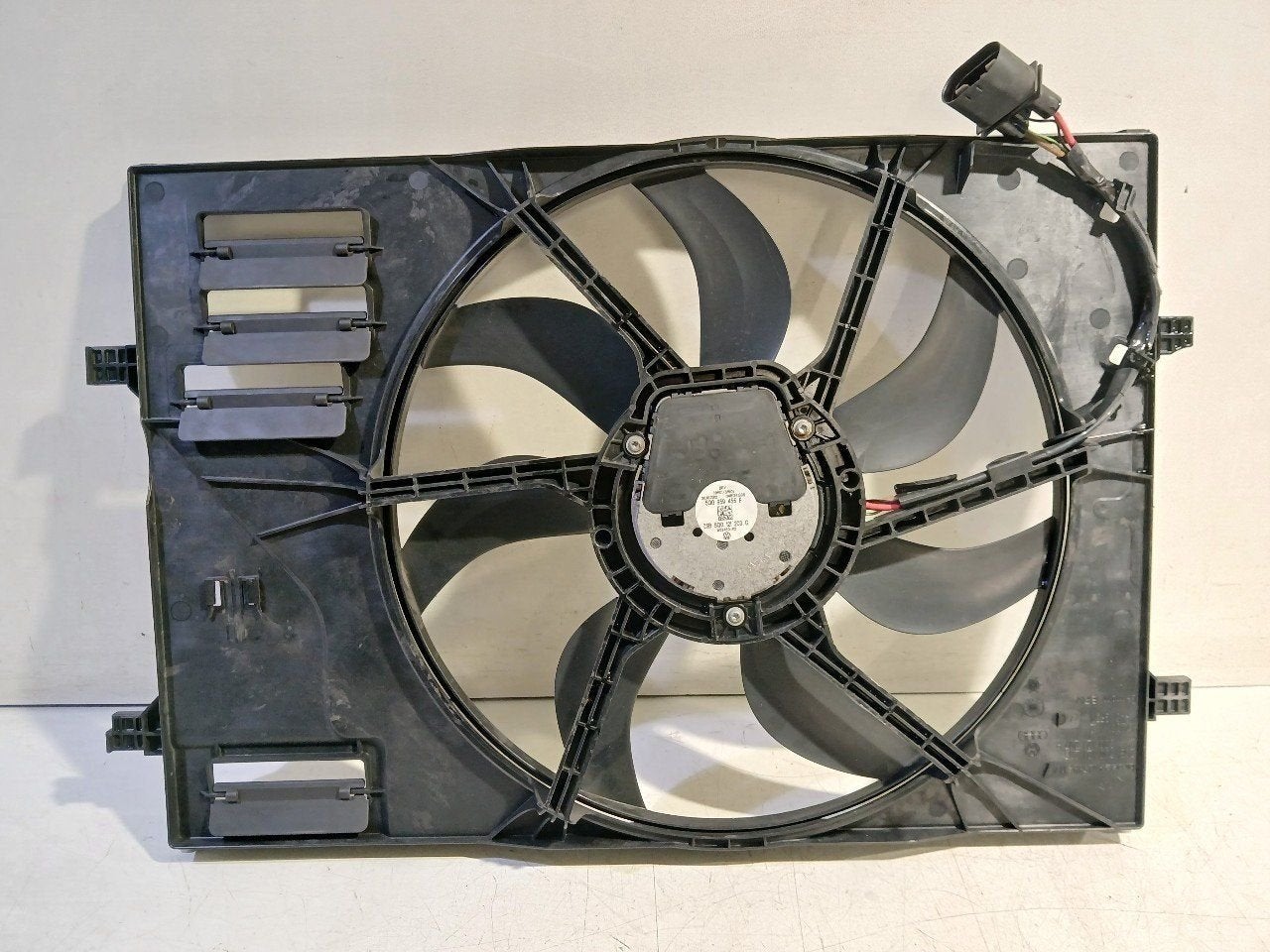 Koelventilator Volkswagen Golf, Onderdelen@venauto.nl, Van der Ven Autorecycling B.V., Gebruikt, Ettenseweg 76, 4706 PB Roosendaal, The Netherlands