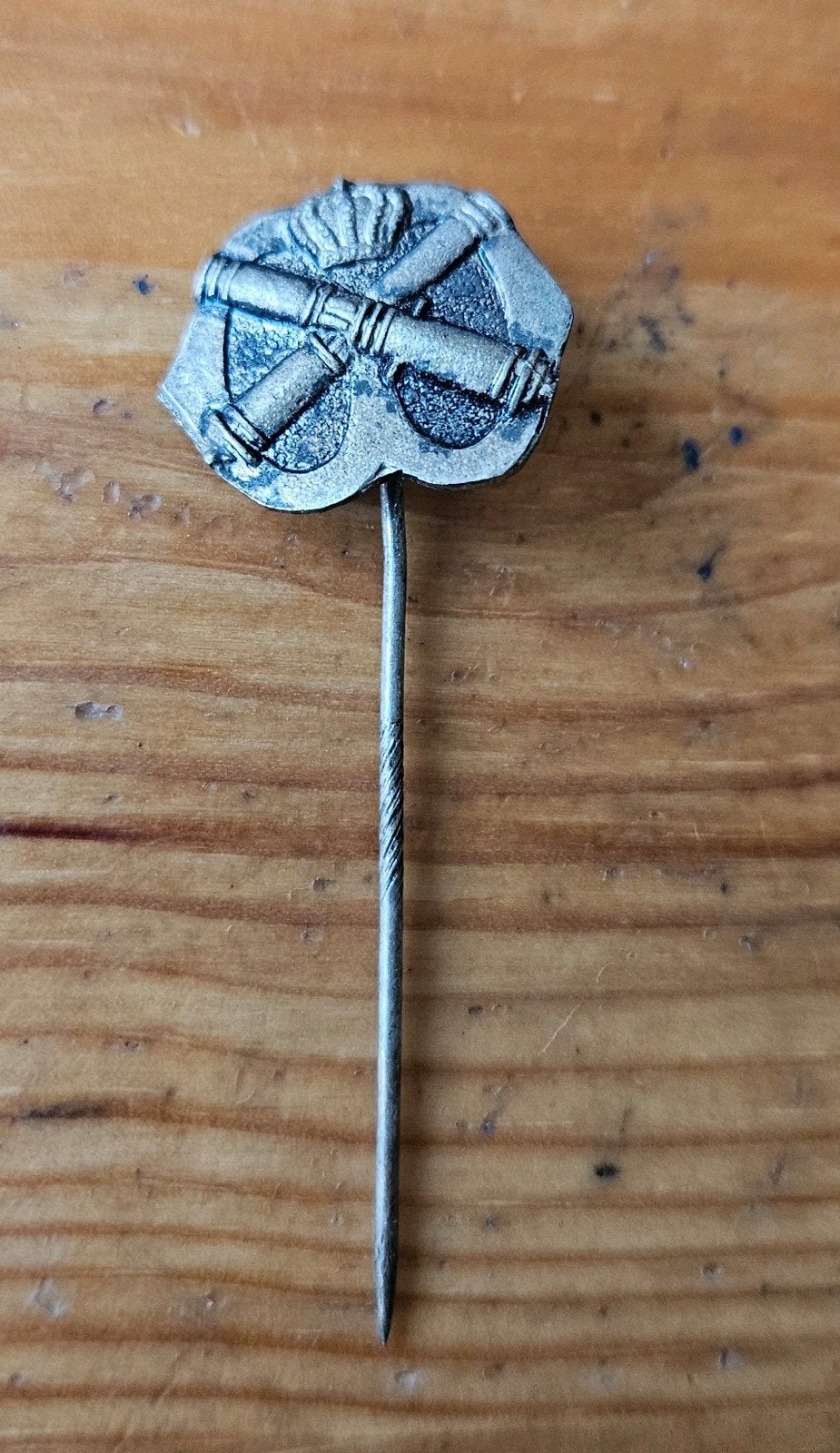 Oud speldje Artillerie, Ophalen of Verzenden, Landmacht, Nederland, Embleem of Badge