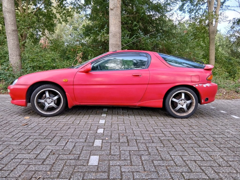 Mazda MX-3 1.6 I 16V 1998 Rood, Auto's, Stof, MX-3, Zwart, 4 cilinders