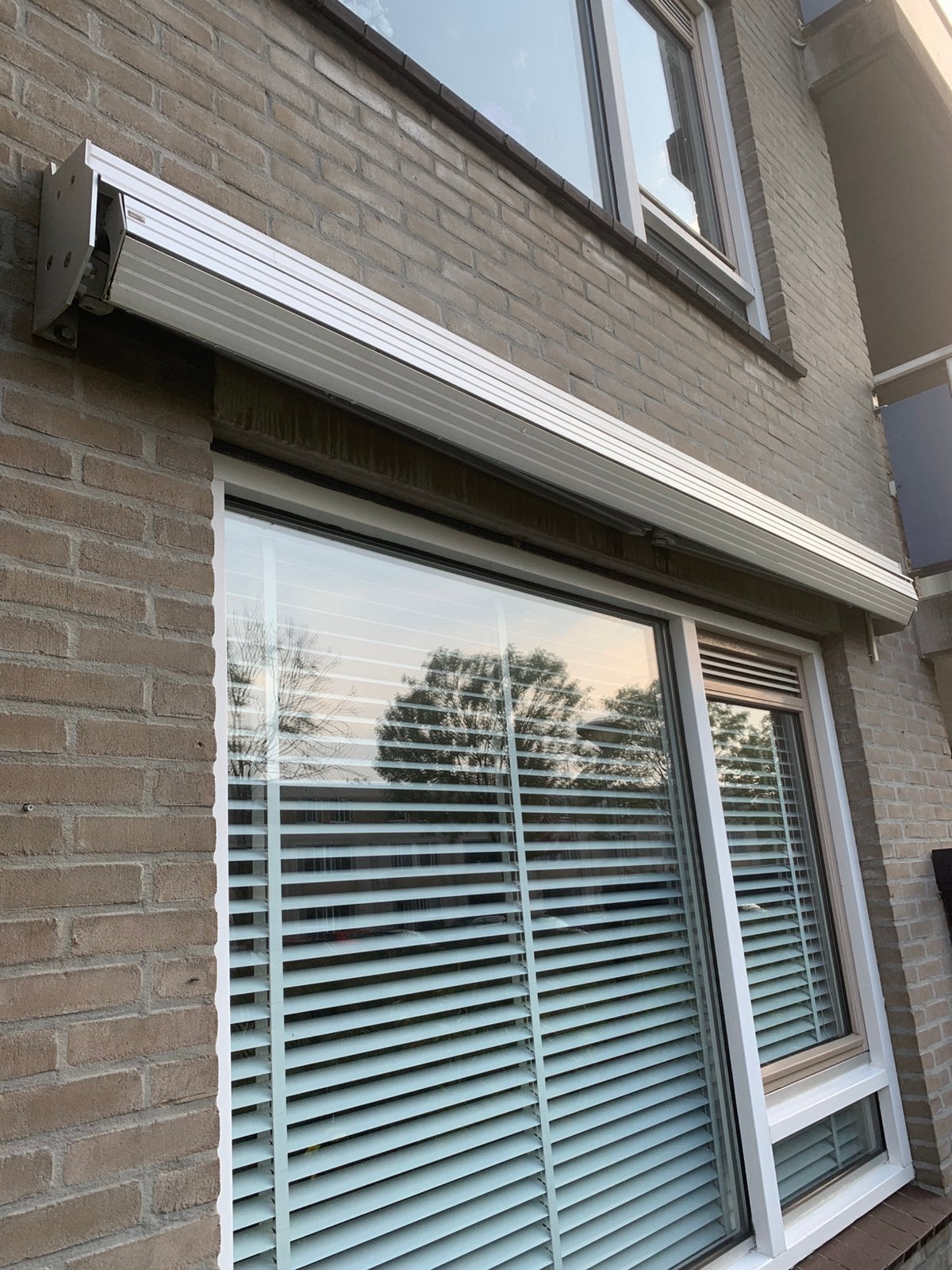 Te koop elektrisch zonnescherm met knikarm, Ophalen, Elektrisch, Zo goed als nieuw, 150 tot 300 cm